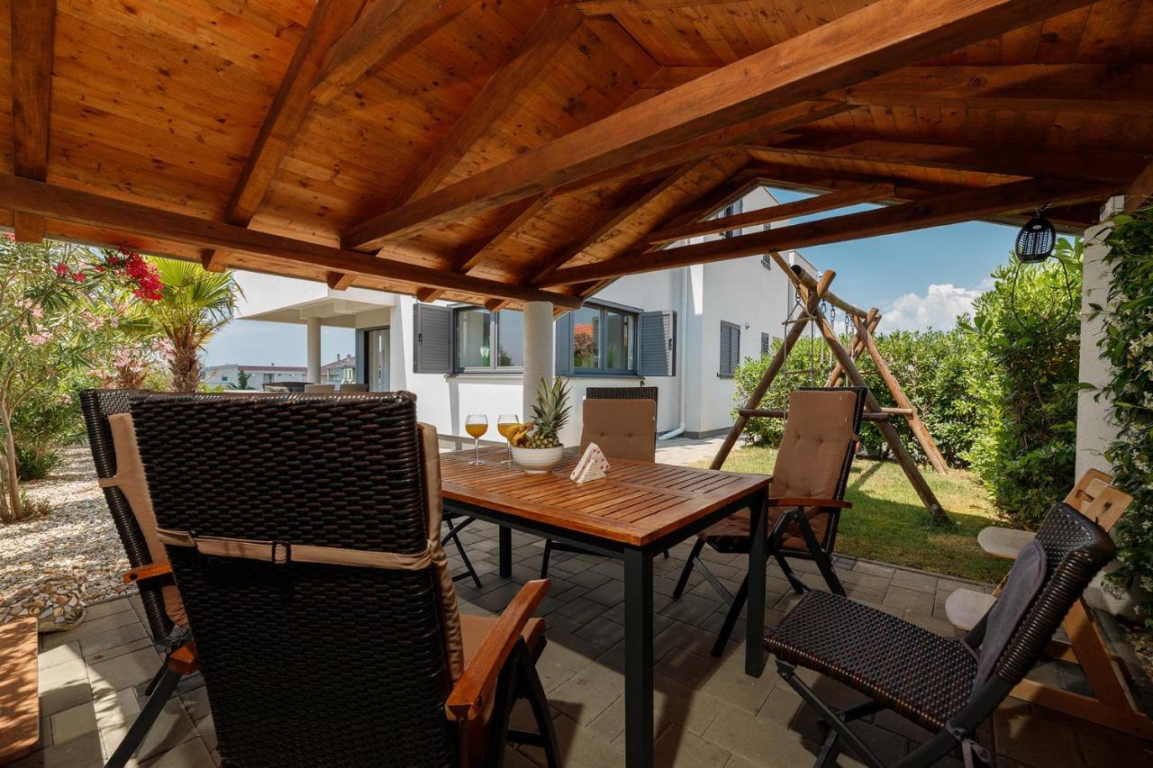 Malo Ferienvilla Privlaka, Pool, Boje, Wi-Fi, Wallbox 普利拉卡 外观 照片
