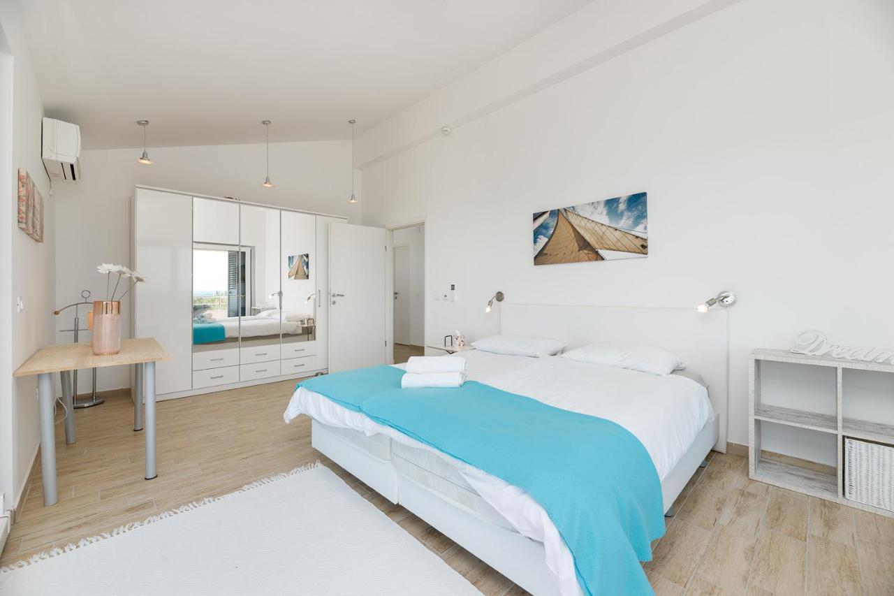 Malo Ferienvilla Privlaka, Pool, Boje, Wi-Fi, Wallbox 普利拉卡 外观 照片